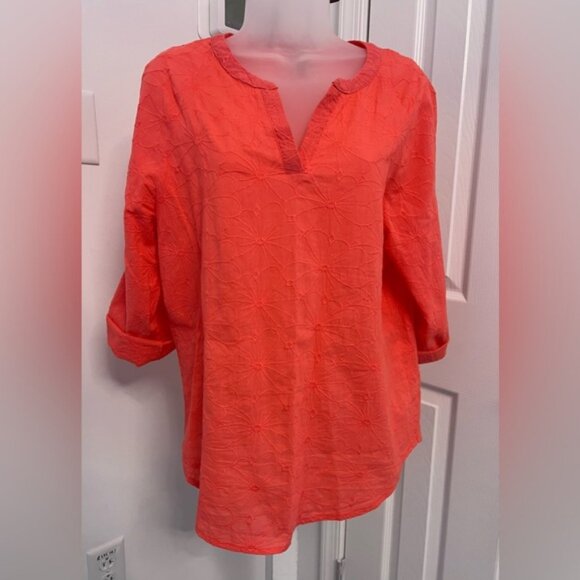 NWOT Chico’s Coral Embroidered Top, Size 2 Perfect for Spring and Summer ☀️ 💐 - Picture 1 of 7